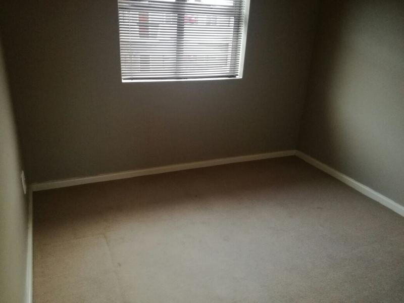 To Let 2 Bedroom Property for Rent in Uitzicht Western Cape